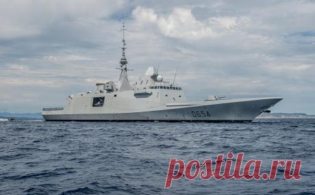 Черноморский флот приступил к слежению за французским фрегатом «Овернь». Черноморский флот России начал следить за французским фрегатом «Овернь», который вошел в Черное море, сообщило «РИА Новости» со ссылкой на Национальный центр управления обороной.