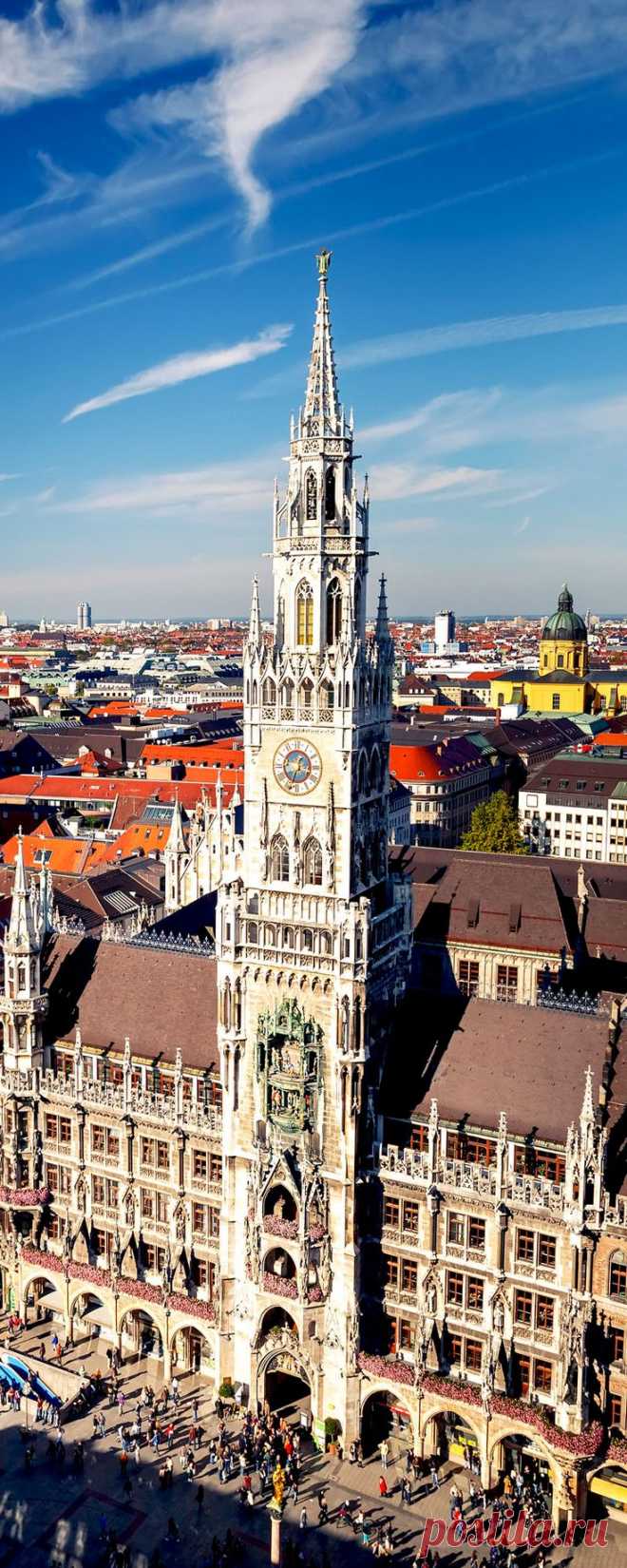 Beautiful Aerial view of Munchen: Marienplatz, New Town Hall and Frauenkirche | Amazing Photography Of Cities and Famous Landmarks From Around The World  |  Найдено на сайте amongraf.ro.