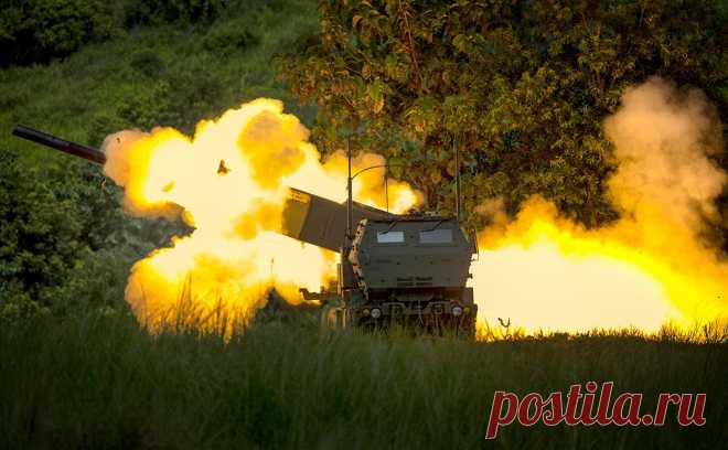 Брянский объект топливной инфраструктуры загорелся от удара HIMARS и БПЛА. ВСУ вечером 12 августа нанесли удар по топливному объекту в Унечском районе Брянской области, сообщил губернатор Александр Богомаз.