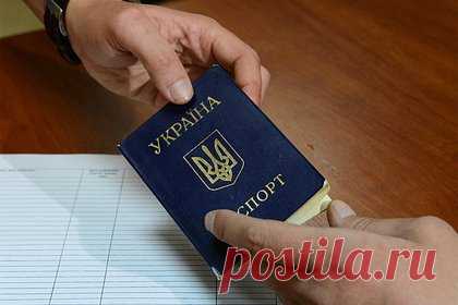 Бывший контрразведчик высказался о поиске агентов спецслужб Украины в России. Российским правоохранительным органам сложнее всего выявлять простых граждан, которых вербуют спецслужбы Украины. Об этом в разговоре с «Лентой.ру» рассказал генерал-майор ФСБ в отставке Александр Михайлов. Он также объяснил, почему Киеву важно официально заявить о работе своей агентуры в России.