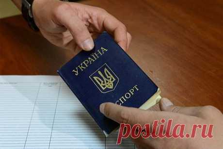 Бывший контрразведчик высказался о поиске агентов спецслужб Украины в России. Российским правоохранительным органам сложнее всего выявлять простых граждан, которых вербуют спецслужбы Украины. Об этом в разговоре с «Лентой.ру» рассказал генерал-майор ФСБ в отставке Александр Михайлов. Он также объяснил, почему Киеву важно официально заявить о работе своей агентуры в России.