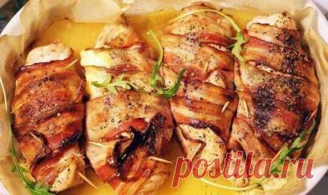 Куриное филе, запеченное с сыром и беконом.