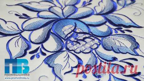 Машинная вышивка узора в виде гжели на ткани