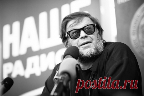 Борис Гребенщиков исполнил свои песни для прохожих в переходе у метро в Москве