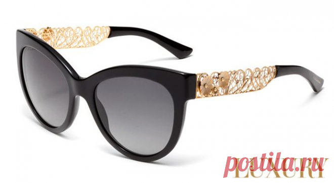 Оправа Dolce & Gabbana осінь-зима 2013/14. Зимова колекція окулярів? Нам дивно, адже наші зими-ранні весни надто холодні. Окуляри чудесні! Філігрань або скань - найстаріша ювелірна техніка, продуктом якої є ажурний візерунок з тонкого дроту. Саме вонаслугув головним декоративним елементом аксесуарів осінньо-зимової колекції Dolce & Gabbana. Металеве мереживо в дусі оздоблення барокових сицилійських соборів стало основою для сезонної колекції оправ.