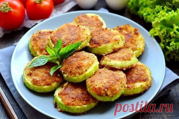 Котлеты в кабачках В разгар кабачкового сезона я готовлю кабачки почти каждый день. Люблю их и знаю много хороших рецептов. Но эти котлетки попробовала в гостях у подруги и очень они мне пришлись по нраву! Сочные, нежные и очень вкусные, почти тают во рту.