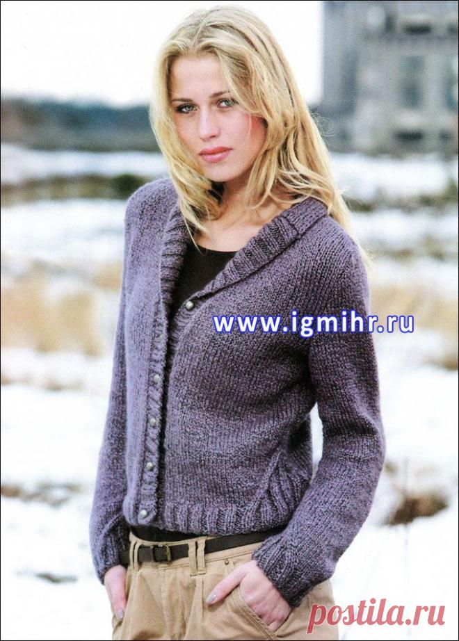 Укороченный фиолетовый жакет с оригинальным треугольным узором, от французских дизайнеров. Спицы.