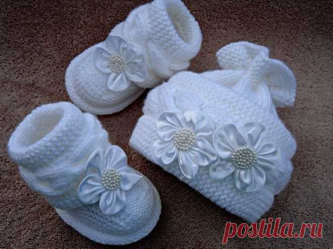 Вяжем красоту.
Набираем на спицы 22 петли и вяжем следующим образом.

9 петель платочной вязкой (лицевыми и по лицу и по изнанке)
8 петель лицевыми

 5 петель платочной вязкой .
Изнаночные ряды по рисунку.
Жгут перекручивала через 10 рядов.
Связала 7 жгутов .Вязание закрыть.

Набрать по краю 36 петель взять центральные 10 петель и
провязать 14 рядов лицевой гладью (это язычок),но она должна быть на изнанке .А на лицевой стороне должна быть изнаночная гладь.
В 11 и 13 ряду ...