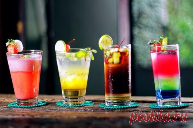 Рецепты коктейль-шотов на Новый год
Коктейль-шот «Алёша», «Собака.ру», «Мираж», «Медовый», «Сицилиец», «Бостон», «Ураган» — рецепты шотов для праздника: