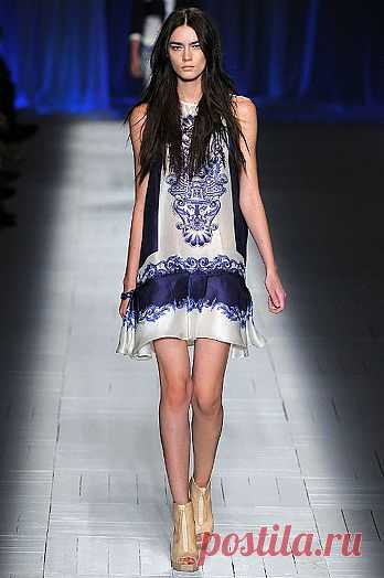 Арт № WOM 030
Платье Roberto Cavalli   
Материал: шёлк
Размеры S,M,L,XL.