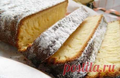 Нереально вкусный кекс на сгущённом молоке

Ингредиенты:
-120 гр. муки
-4 яйца
-380 гр. сгущенки (банка)
-50 гр. сливочного масла
-1 ч.л разрыхлителя
-1 пакетик ванильного сахара (по желанию, я добавила получилось сладко, но не приторно)

Приготовление:

Сгущенку и яйца перемешать на низкой скорости миксером.
Влить растопленное сливочное масло, снова перемешать.

Просеять в полученную массу муку с разрыхлителем, добавить сахар, еще раз хорошо перемешать.

Вылейте тесто в с...