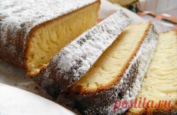 Нереально вкусный кекс на сгущённом молоке

Ингредиенты:
-120 гр. муки
-4 яйца
-380 гр. сгущенки (банка)
-50 гр. сливочного масла
-1 ч.л разрыхлителя
-1 пакетик ванильного сахара (по желанию, я добавила получилось сладко, но не приторно)

Приготовление:

Сгущенку и яйца перемешать на низкой скорости миксером.
Влить растопленное сливочное масло, снова перемешать.

Просеять в полученную массу муку с разрыхлителем, добавить сахар, еще раз хорошо перемешать.

Вылейте тесто в с...
