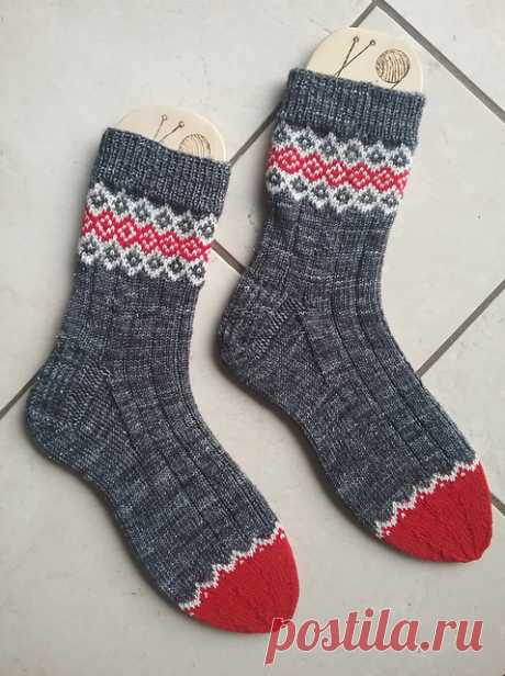 Ravelry: Project Gallery for Border Socks pattern by Mary Jane Mucklestone