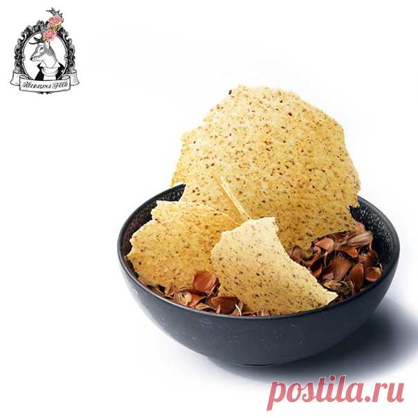 Льняные чипсы
Хрустящий вкусовой декор на каждый день или для хлебной корчзины

Вы будете удивлены, насколько это просто

Этот рецепт примечателен не только вариативностью использования (хруст к паштетам/ декор/ хлебная корзина), но и тем, что содержит полезный лайфхак, чем заменить яйца.

А замена эта – пробитая смесь льняного семени и воды, обладающая многими качествами куриного яйца. В некоторых рецептах яйца можно заменить именно ей.

Ингредиенты:
Рисовая мука – 100г.
...