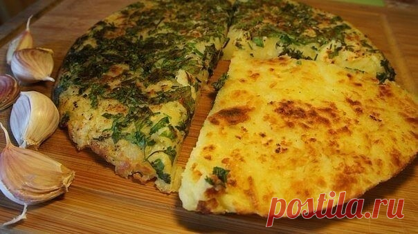Обалденный рецепт чесночного картофеля 

Чтобы приготовить по-настоящему шедевральное и вкусное блюдо, не всегда нужно иметь какие-то особенные ингредиенты. Для этого аппетитного блюда нужен только картофель! 
Так его готовят на севере Италии. Попробуйте! 

Ингредиенты на 2 порции: 

3 средних клубня картофеля 
1 пучок петрушки 
2 средних зубчика чеснока 
оливковое масло 
соль, свежемолотый перец 
можно добавить колбаски 

Приготовление: 

Картофель отварить в мундире в по...