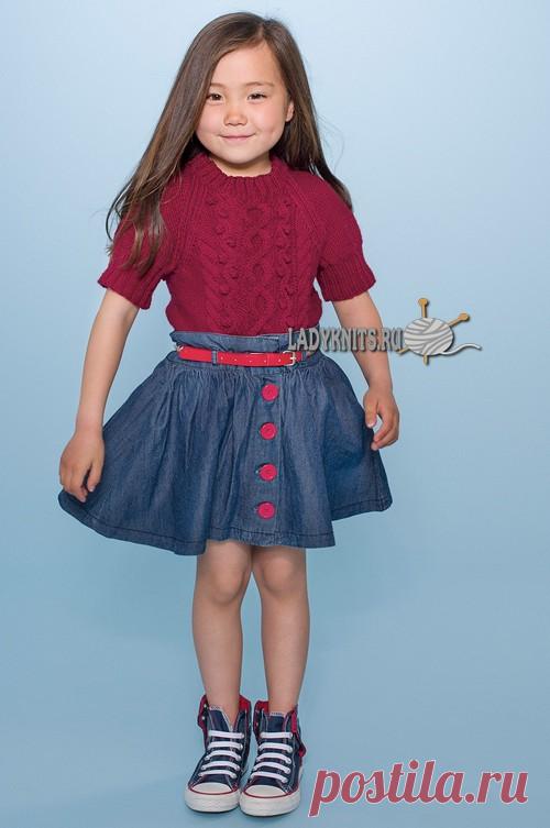 Вязаный спицами свитер безрукавка для девочки от 2 до 8 лет