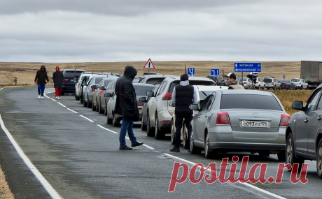 В Казахстане создадут штабы по регулированию потоков мигрирующих россиян. Из-за наплыва россиян на северо-востоке Казахстана создадут миграционные штабы. По словам главы Павлодарской области, эти штабы должны взять на себя разъяснительные функции и регулирование потоков мигрантов