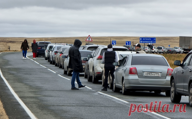 В Казахстане создадут штабы по регулированию потоков мигрирующих россиян. Из-за наплыва россиян на северо-востоке Казахстана создадут миграционные штабы. По словам главы Павлодарской области, эти штабы должны взять на себя разъяснительные функции и регулирование потоков мигрантов