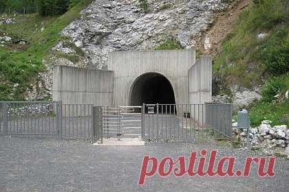 Отец и сын отправились в поход по тоннелям бывшего концлагеря и пропали без вести