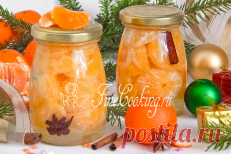 Мандарины консервированные Не знаю, как у вас в семье, а у нас елка стоит еще с начала ноября… Муж вместо цветов приносит мне ароматные хвойные лапки, поэтому новогоднее настроение уже второй месяц буквально витает в воздухе.