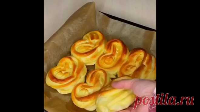 Невесомые, воздушные бyлочки!

Нам понадобится:
- Молоко 250 мл ( тёплое )
- Сахар 100 грамм
- 7 грамм дрожжей
Показать ещё