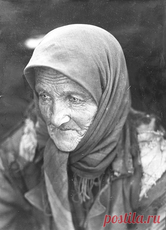 Творчество старинных русских фотографов: С.А. Лобовиков. Портреты крестьян и крестьянский быт.
Спасибо!!! Давно мечтала о таких фото... В них столько памяти о нашем прошлом... А бабушка моя - так была похожа  на одну из них, с голубыми глазами и печалью в глазах...