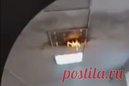 Лампа вспыхнула в российской школе и попала на видео