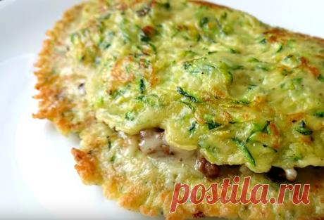 Кабачковые чебуреки с фаршем и сыром
