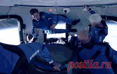 Джефф Безос показал видео из капсулы New Shepard во время полета. Полет продлился около 11 минут, примерно в течение трех минут пассажиры могли ощущать невесомость