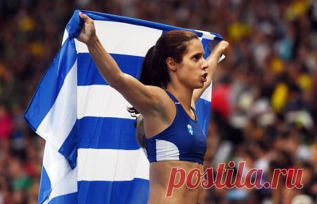 Стефаниди завоевала золото Олимпийских игр в Рио-де-Жанейро в прыжках с шестом с результатом 4,85 м. Екатерини Стефаниди. © EPA/LUKAS COCH. Исинбаева становилась олимпийской чемпионкой в 2004 и 2008 годах, также в ее активе бронзовая медаль Игр 2012 года. За свою карьеру спортсменка установила 28 мировых рекордов. Подробнее на ТАСС:
https://tass.ru/sport/3553297  |  ТАСС: Спорт - Чемпионка ОИ в прыжках с шестом Стефаниди заявила, что была бы рада уступить Исинбаевой