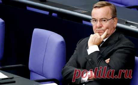Министр обороны ФРГ отказался «идти ва-банк» в вопросе оружия для Украины. Министр обороны Германии заявил, что страна уже передала Украине все оружие, которое было возможно, поэтому «идти ва-банк» в этом вопросе не будет. Москва осуждает передачу западного оружия Киеву