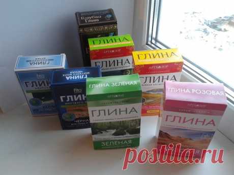 Шпаргалка по косметологическим глинам. 

Итак, глина может быть белой, голубой, зеленой, красной, желтой, розовой и черной!

БЕЛАЯ ГЛИНА- так же называется каолин по имени местечка Каолин в Китае, где она была обнаружена. Входит в состав практически всех средств по уходу за жирной кожей, так как обладает светлым цветом и, как всякая глина, высокой поглощающей способностью.
 Подходит как для тонкой, нуждающейся в восстановлении кожи, так и для угреватой, жирной. Эффективно ...