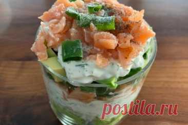 Слоеный салат с авокадо и семгой — Домашняя кулинария