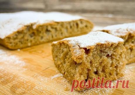 Пирог к чаю

Ингредиенты
7 ст. л Мука
100 мл Чай
100 г Сахар
1 шт Яйцо
3 ст. л Растительное масло
1 ч. л Разрыхлитель

Как приготовить
Разогрейте духовку до 200•С.
Смешайте сахар с яйцом, добавьте крепкий чёрный чай, перемешайте.
Добавьте масло, муку, разрыхлитель и перемешайте до однородной массы.
Вылейте тесто в смазанную маслом форму и выпекайте пирог 20 минут.