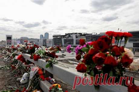Захарова заявила об «отмашке большого брата» Западу после теракта в «Крокусе». Страны Запада выразили соболезнования в связи с терактом в «Крокусе» после отмашки большого брата в лице США, заявила представитель МИД РФ Мария Захарова. «Сателлиты США опубликовали их, как правило, это делалось через соцсети, только после очевидного получения отмашки от своего большого брата», — сказала она.