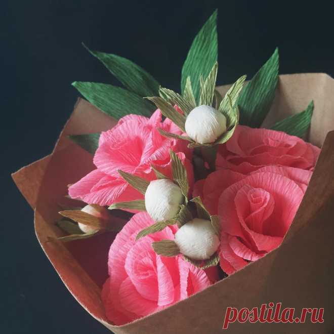 Friday makes us feel like everything's coming up roses! Sent out the last six of our roses today as part of this lovely bouquet order. Time to make some more! 🌹 Hope you've had a great Friday!