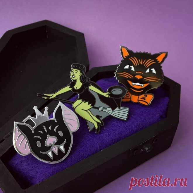 Andrew Brozyna в Instagram: «Spooky times are here! This year my Retro Halloween Cat pin and Pinup Witch are joined by The Vampire Queen. You can find them in the…» 321 отметок «Нравится», 14 комментариев — Andrew Brozyna (@ratherkeen) в Instagram: «Spooky times are here! This year my Retro Halloween Cat pin and Pinup Witch are joined by The…»