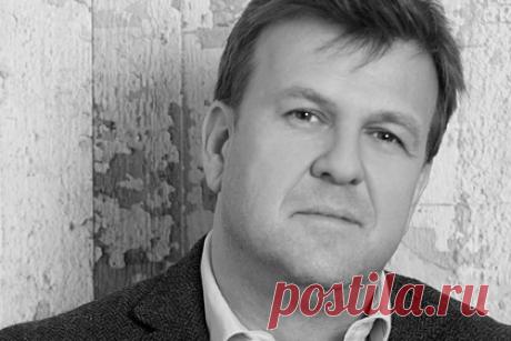 Умер автор музыки к шоу «Кто хочет стать миллионером». Умер британский композитор Мэттью Стрэкан. Ему было 50 лет. В среду, 22 сентября, в дом музыканта вызвали медицинскую помощь. Приехавшие на вызов врачи констатировали его смерть. Причину случившегося назовут после вскрытия и проведения анализов. Смерть Стрэкана не сочли подозрительной.