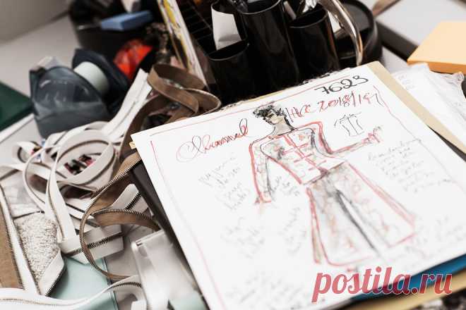 От эскиза до готового платья, или Как создаются кутюрные наряды Chanel