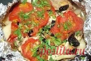 ​Обед в фольге 
Ингредиенты:Куриный окорочек Картофель
Помидор Лук репчатый Чернослив Грецкие орехи Чеснок Зелень Специи ФольгаПриготовление:На фольгу уложить:
порезанный картофель, лук репчатый порезанный кольцами, рубленный куриный окорочок, чеснок (мелкие...