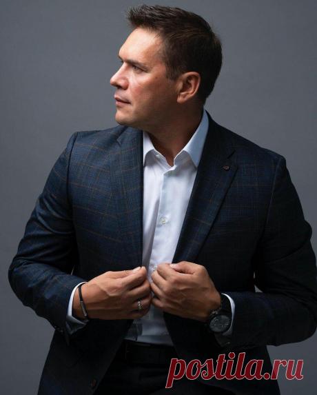 5 СПОСОБОВ отличить женский флирт от обычной вежливости или дружелюбия ➡️
Все мы знаем ситуацию, когда она строит глазки, улыбается, хихикает, задает вопросы, всячески привлекает к себе внимание, и ты уже в голове прикинул, на какой фильм вы, возможно, пойдете в кино на следующей неделе. Подходишь к ней со своими добрыми намерениями, а тут: «Нет, ты что, у меня 5 детей от 6 мужей, ипотека и […]
Читай пост далее на сайте. Жми ⏫ссылку выше