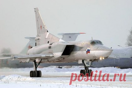 Носители «Кинжала» выполнили полеты над морями. Самолеты Ту-22М3 и МиГ-31 с авиационным комплексом «Кинжал» воздушно-космических сил (ВКС) выполнили плановые полеты над Балтийским и Каспийским морями. Об этом со ссылкой на Минобороны России (МО РФ) сообщает РИА Новости. В ходе полета МиГ-31 отработали воздушную дозаправку.