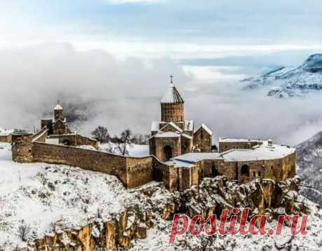 Քրիստոնեությունը ճանապարհ է առ Աստված, որով պետք է առաջ ընթանալ ամեն օր: Քրիստոնեությունը փիլիսոփայություն չէ, այն կենսաձև է: Այն մարդու կյանքի բոլոր ոլորտներում է, և բոլոր ոլորտներում էլ Աստված պետք է լինի կենտրոնական և առաջնային տեղում:
Հայր Ջովաննի Գուայտա

Գարո՛ւն, բե՛ր մեզ խաղաղություն․․․💙