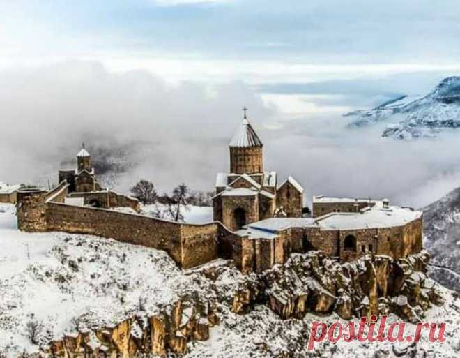 Քրիստոնեությունը ճանապարհ է առ Աստված, որով պետք է առաջ ընթանալ ամեն օր: Քրիստոնեությունը փիլիսոփայություն չէ, այն կենսաձև է: Այն մարդու կյանքի բոլոր ոլորտներում է, և բոլոր ոլորտներում էլ Աստված պետք է լինի կենտրոնական և առաջնային տեղում:
Հայր Ջովաննի Գուայտա

Գարո՛ւն, բե՛ր մեզ խաղաղություն․․․💙