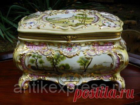 Старинная позолочена шкатулка