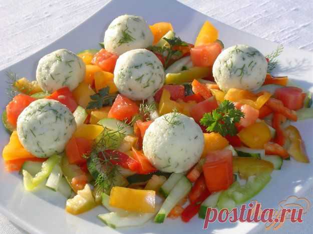 Салат овощной с шариками из феты