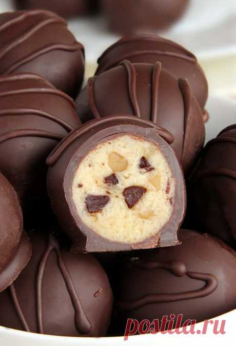 Chocolate Chip Cookie Dough Truffles - Cakescottage These chocolate chip cookie dough truffles are so easy you’re going to feel like you’re cheating.....