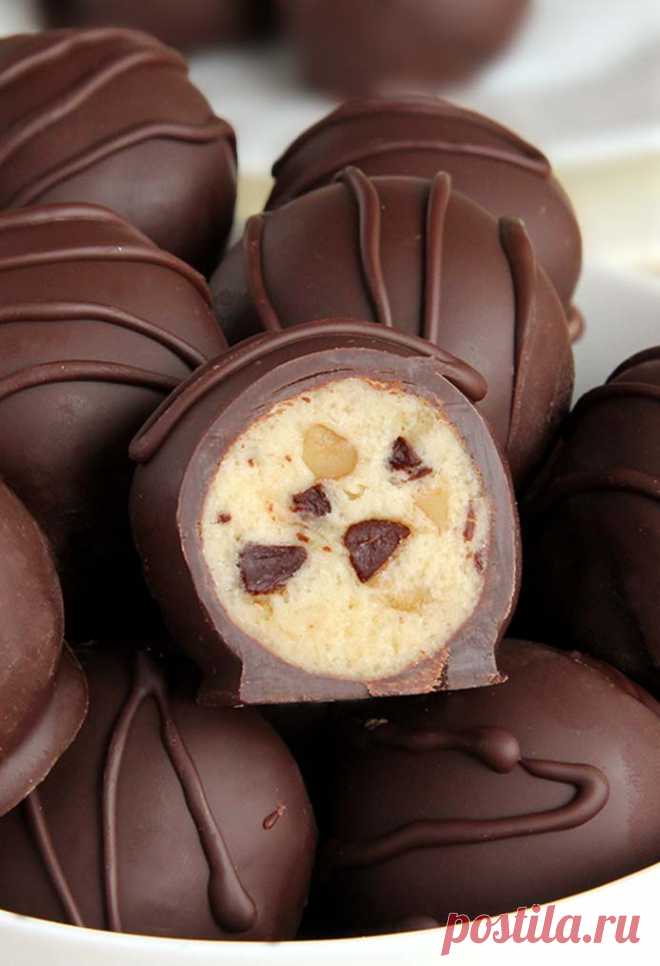 Chocolate Chip Cookie Dough Truffles - Cakescottage These chocolate chip cookie dough truffles are so easy you’re going to feel like you’re cheating.....