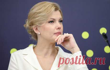 Экс-замглавы Минпросвещения спасла жизнь сокамернице в СИЗО Москвы. Член Общественной наблюдательной комиссии Москвы Ева Меркачева добавила, что сейчас Марина Ракова сидит в камере, рассчитанной на 40 человек
