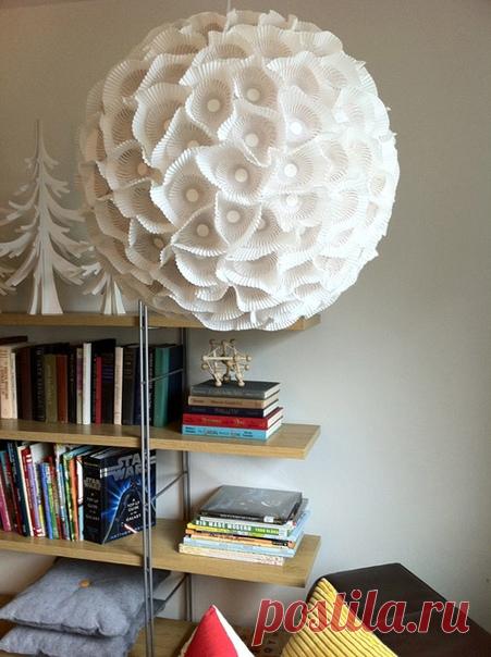 Плафон для люстры из бумажных стаканчиков от кексов